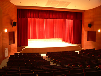 It has a capacity of 366 people. Outstanding artistic groups are invited to have performance on weekends.