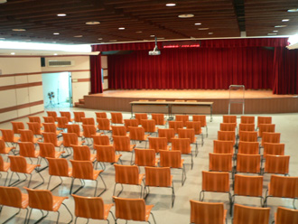 It has a capacity of 170 people. It's the multi-functional space. (Rental service is provided.)