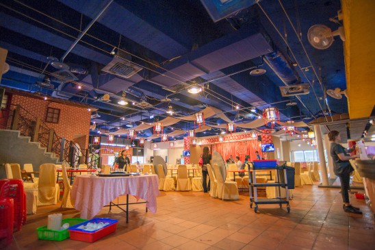 Hakka food and unique products are offered for the visitors.