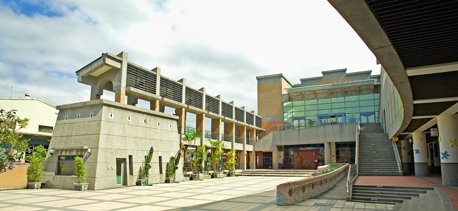  Square of the museum 